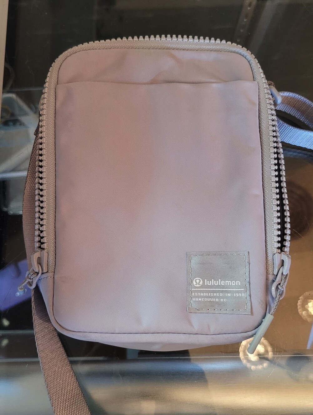 This is a lululemon Easy AccessCrossbody Bag 1.5L in the Blue Linencolorway.